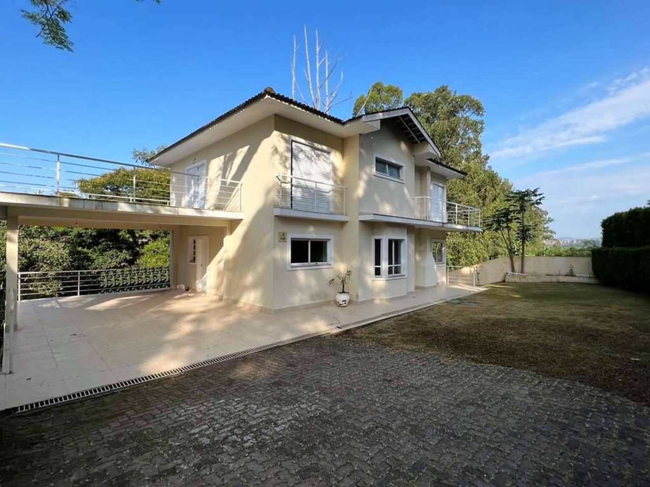 EXCELENTE; CASA PARA VENDA E LOCAÇÃO; 4 DORMITÓRIOS; ARMÁRIOS PLANEJADOS; 2 SUITES; CONDOMINIO NA FAZENDINHA ; VENHA CONFERIR; R$ 1.790.000,00