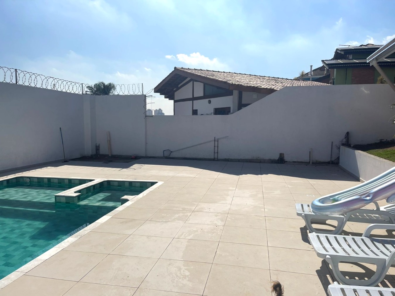 Casa à Venda no Parque dos Príncipes, São Paulo - 3 Suítes e 6 Vagas de Garagem!