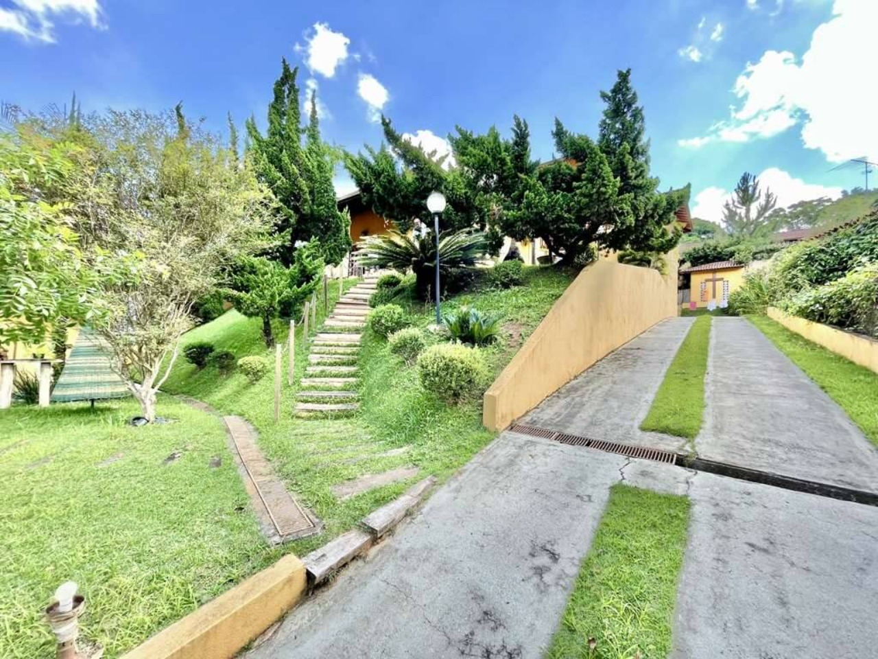 CASA RESIDENCIAL em CARAPICUÍBA - SP, CHÁCARA VALE DO RIO COTIA