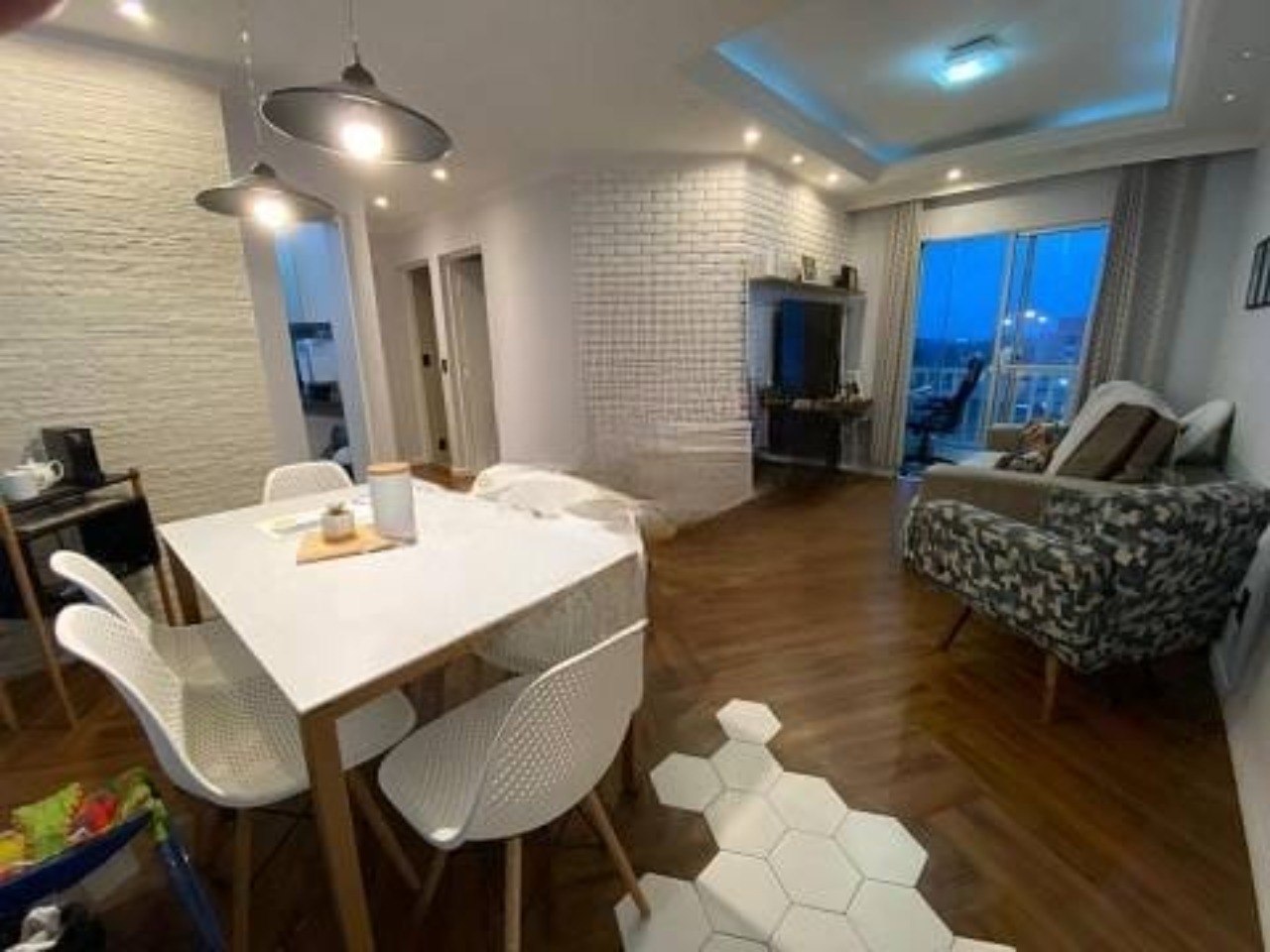 EXCELENTE; APARTAMENTO À VENDA; 2 DORMITÓRIOS; EM PIRATININGA OSASCO; ESCOLAS HOSPITAIS; AO LADO CASTELO BRANCO; VENHA CONFERIR; R$ 330.000,00