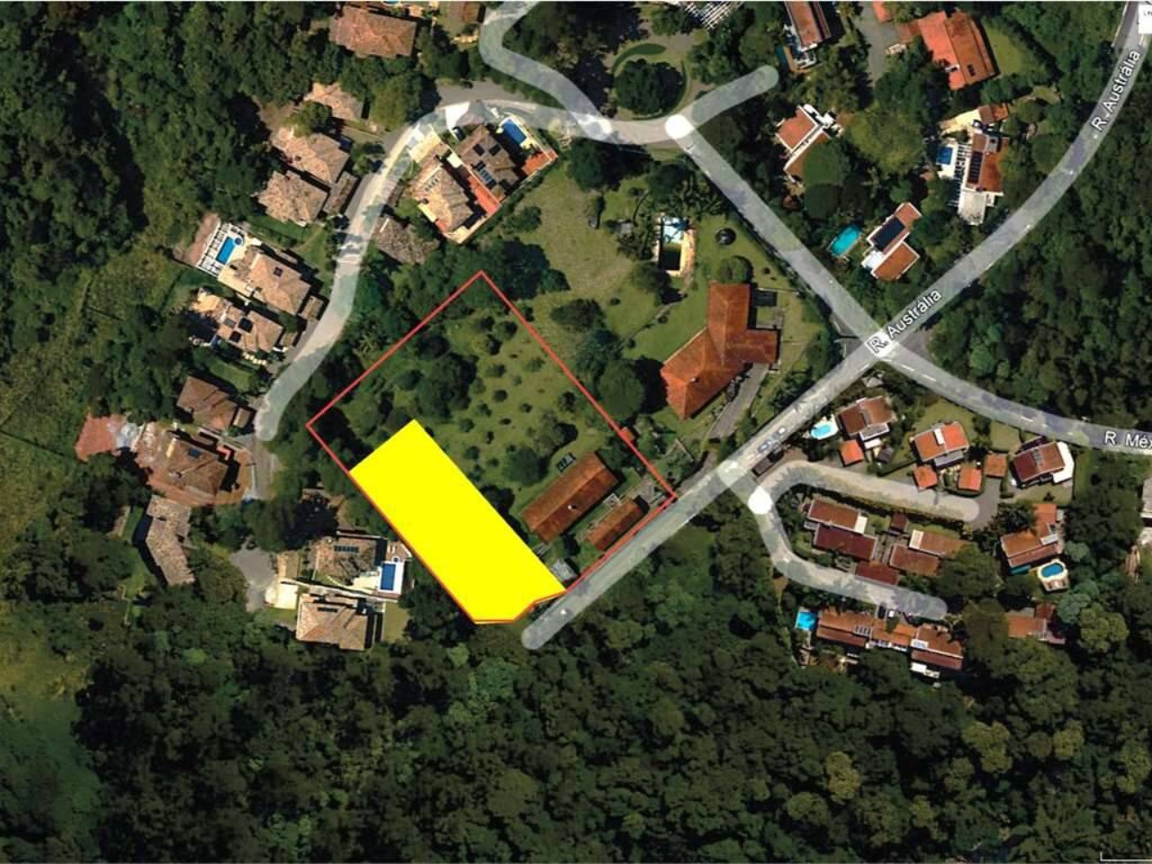 Maravilhoso lote de 1.042,00 m² no Cond. Chácara dos Lagos (Av São Camilo), entre o Alphaville Granja Viana e o Miolo da Granja