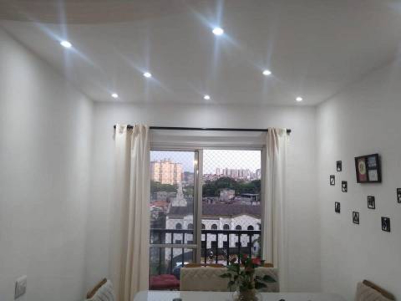 ÓTIMA LOCALIZAÇÃO; APARTAMENTO À VENDA; 2 DORMITÓRIOS; EM SANTO ANTONIO OSASCO; COMERCIO DIVERSOS; ESCOLAS HOSPITAIS; R$ 330.000,00