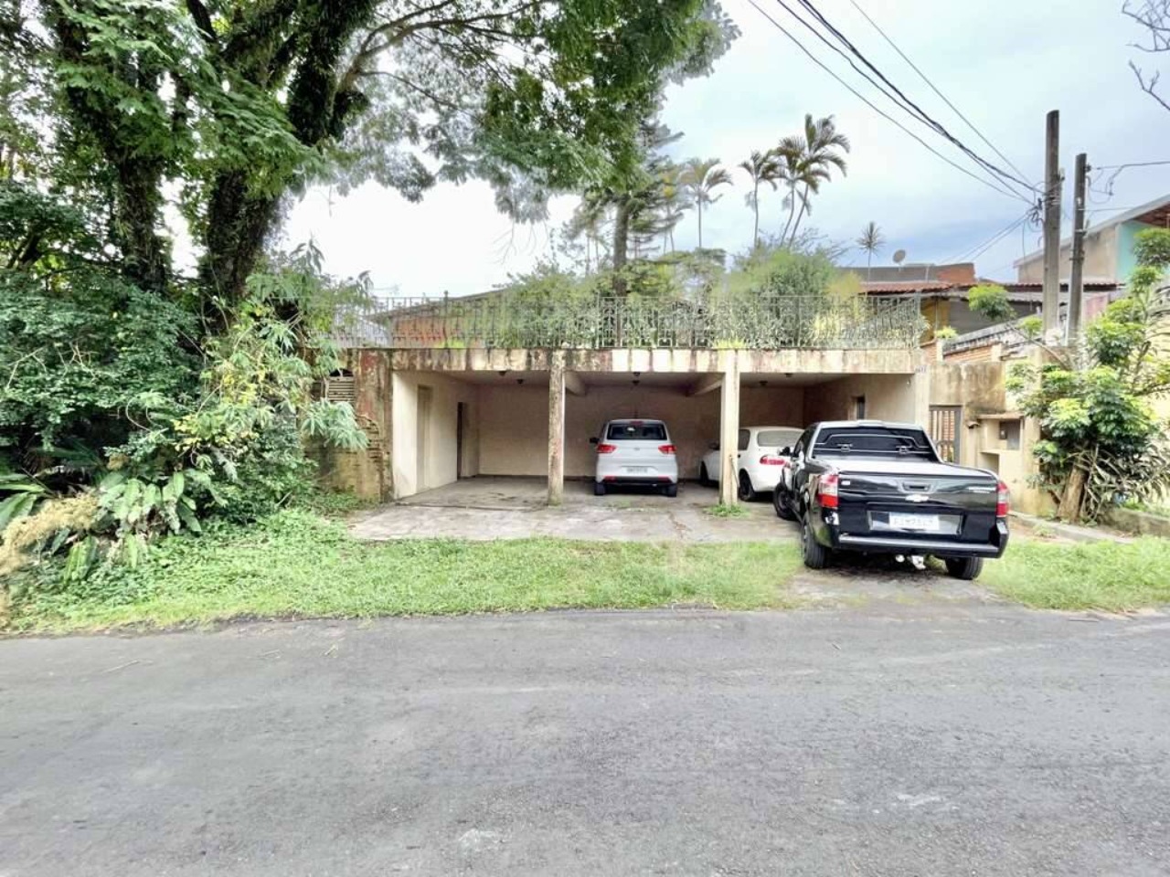 OPORTUNIDADE ÚNICA; CASA TÉRREA; À VENDA;4 DORMITÓRIOS 2 SUITES; PÉ DIREITO ALTO; PRIVACIDADE COM POTENCIAL INCRÍVEL; PISCINA ; R$ 820.000,00