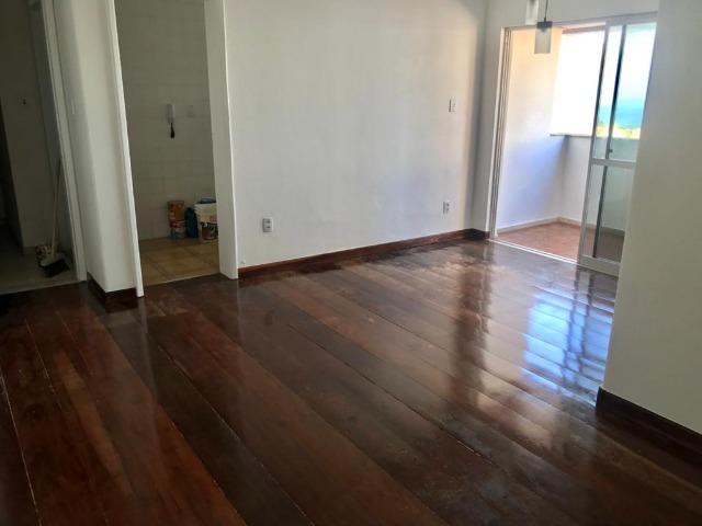 Apartamento à venda com 2 quartos, 75m² - Foto 2