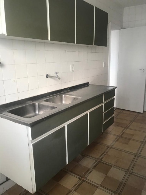 Apartamento à venda com 2 quartos, 75m² - Foto 11