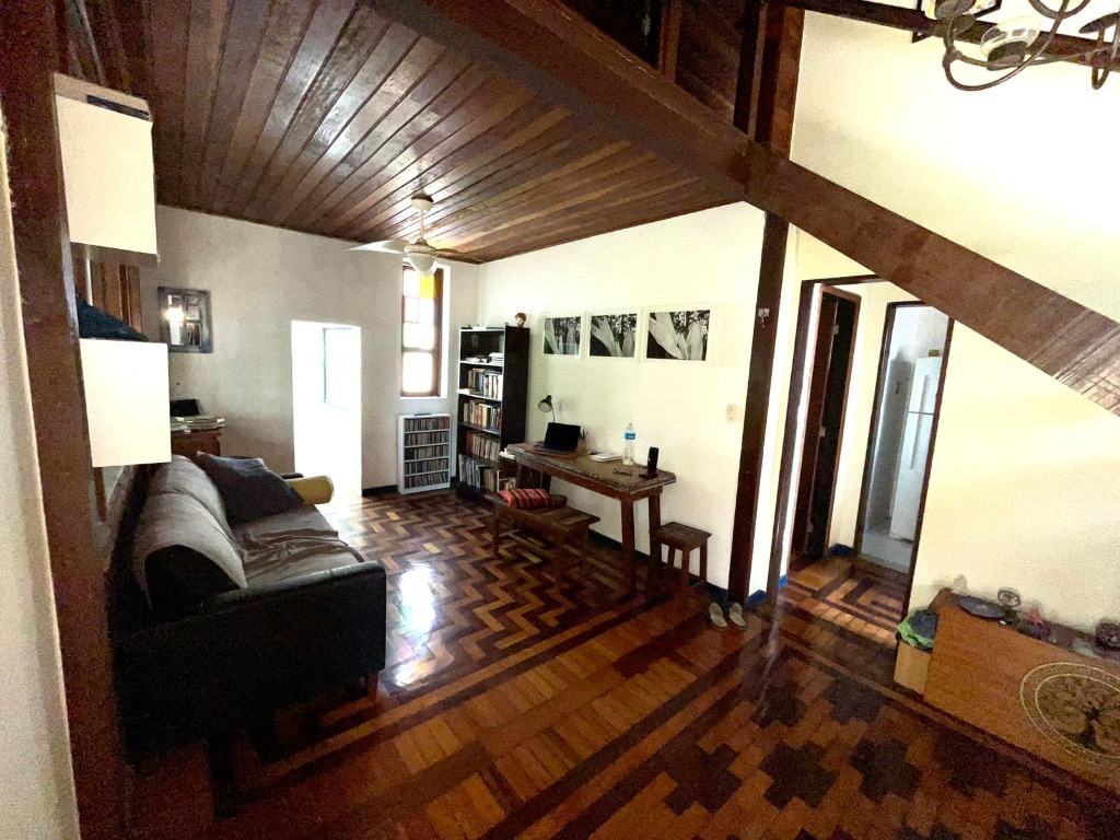 Casa à venda com 1 quarto, 70m² - Foto 1