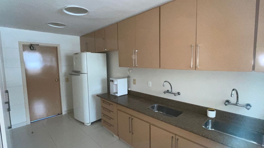 Apartamento à venda com 3 quartos, 264m² - Foto 13