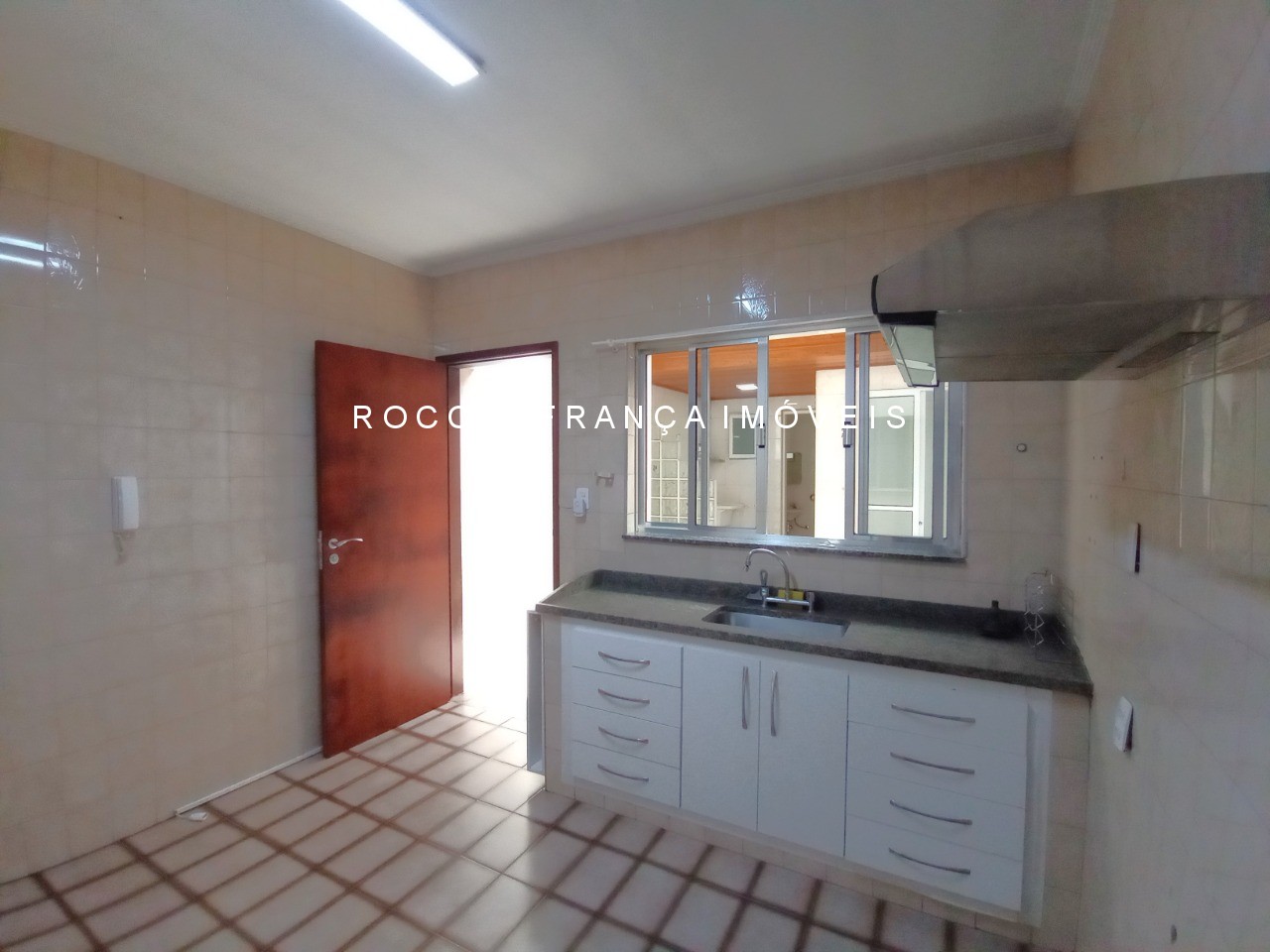 Casa à venda com 2 quartos, 110m² - Foto 25