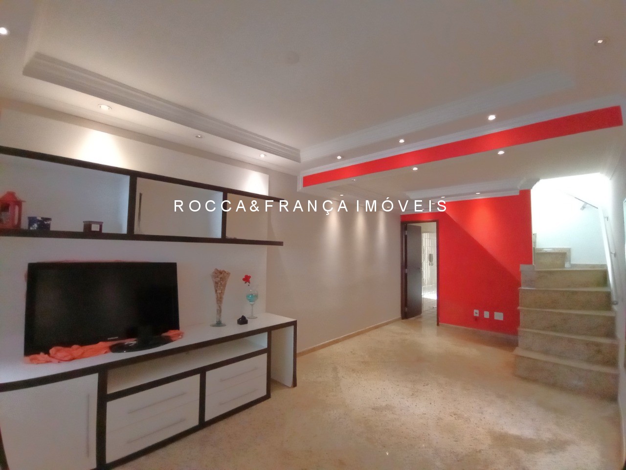 Casa à venda com 2 quartos, 110m² - Foto 2