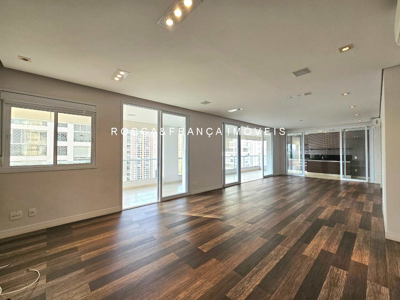 Apartamento, 3 quartos, 234 m² - Foto 1