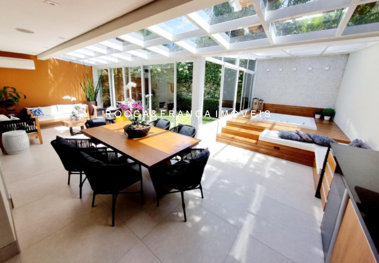 Casa de Condomínio à venda e aluguel com 3 quartos, 338m² - Foto 1