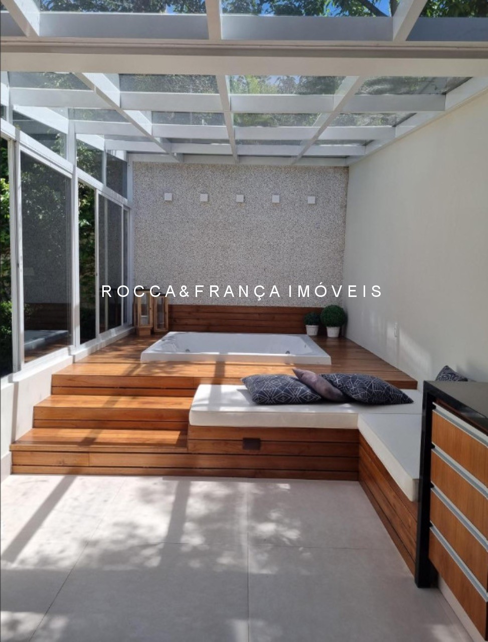 Casa de Condomínio à venda e aluguel com 3 quartos, 338m² - Foto 2