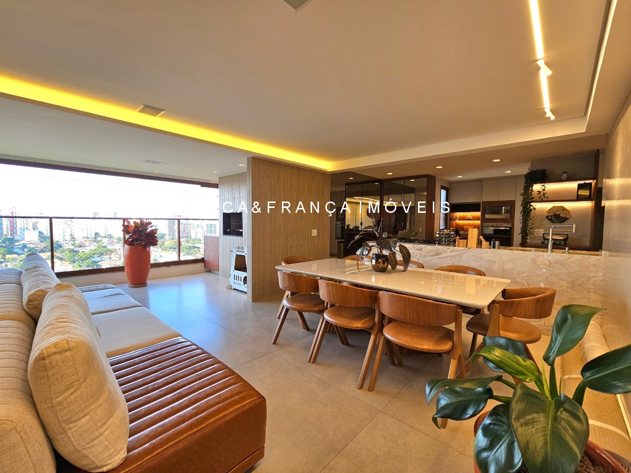 Apartamento à venda com 3 quartos, 146m² - Foto 2