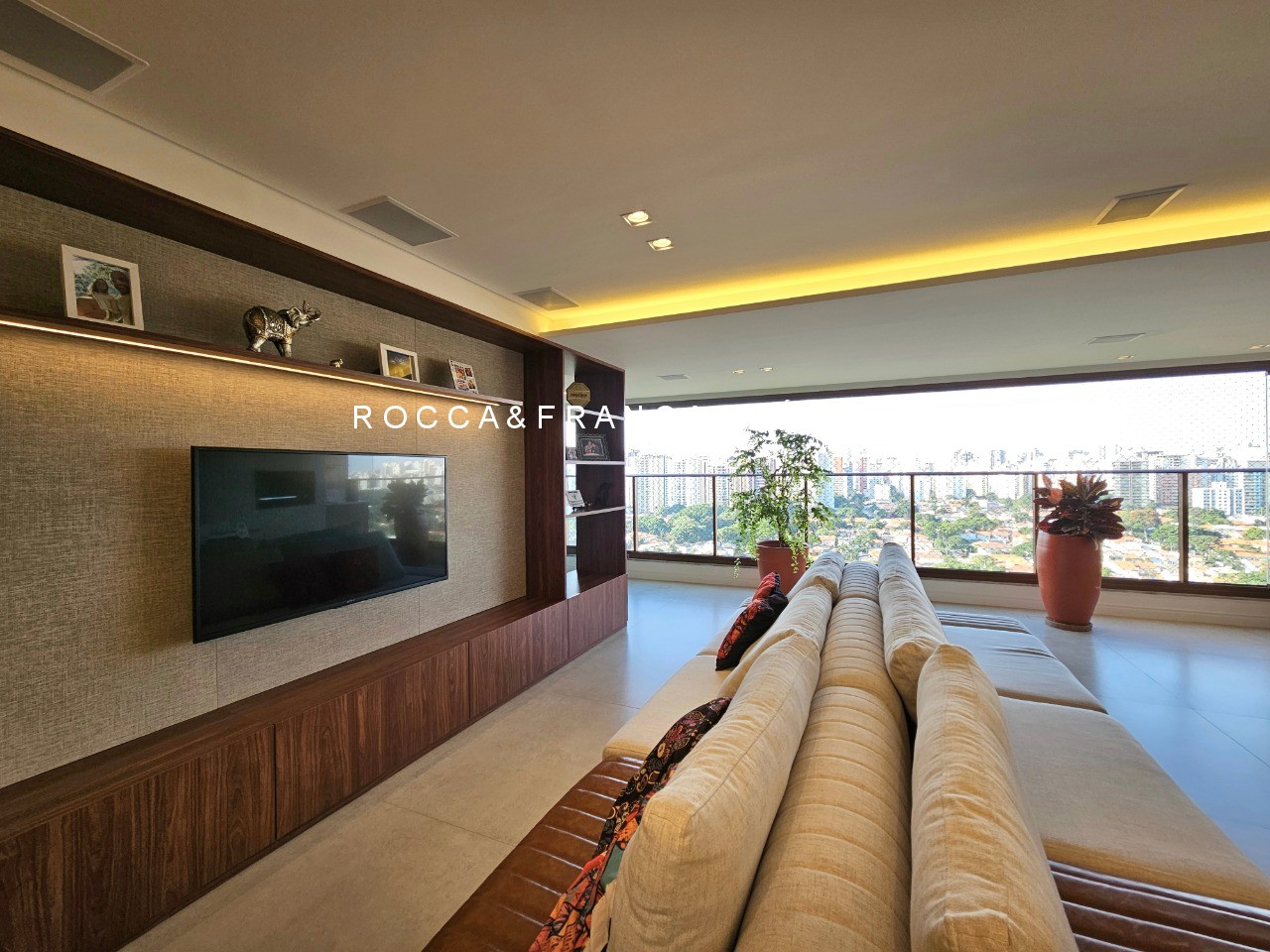 Apartamento à venda com 3 quartos, 146m² - Foto 3