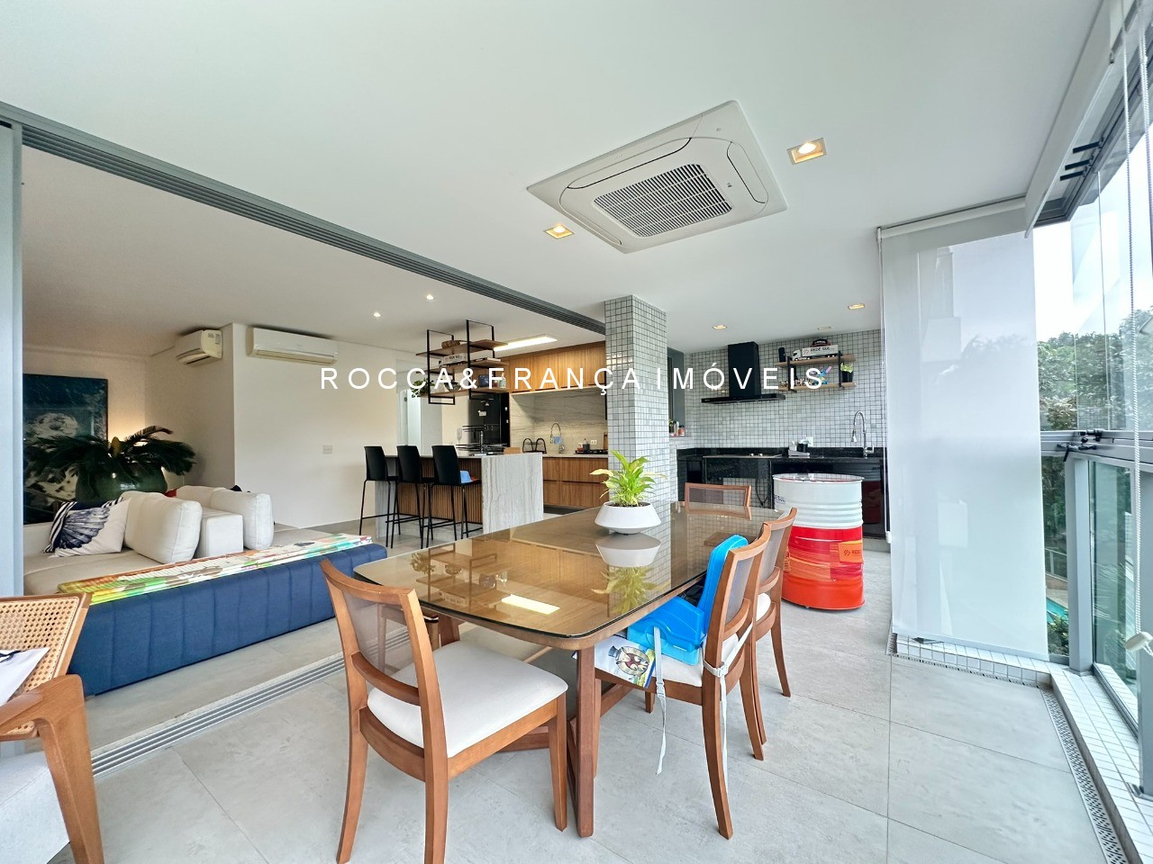Apartamento à venda com 3 quartos, 174m² - Foto 2
