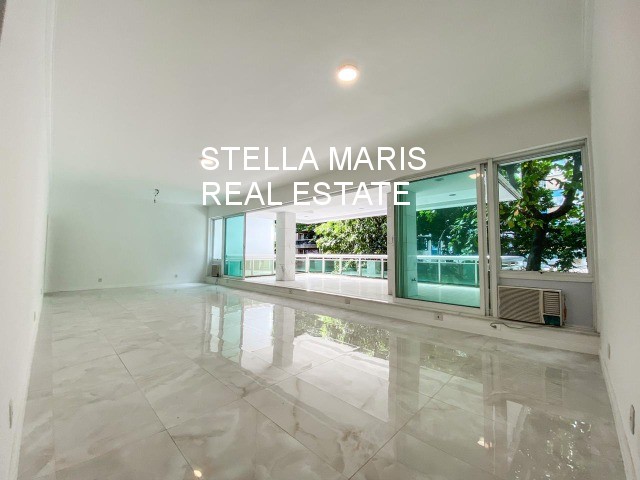 Apartamento à venda com 3 quartos, 225m² - Foto 2
