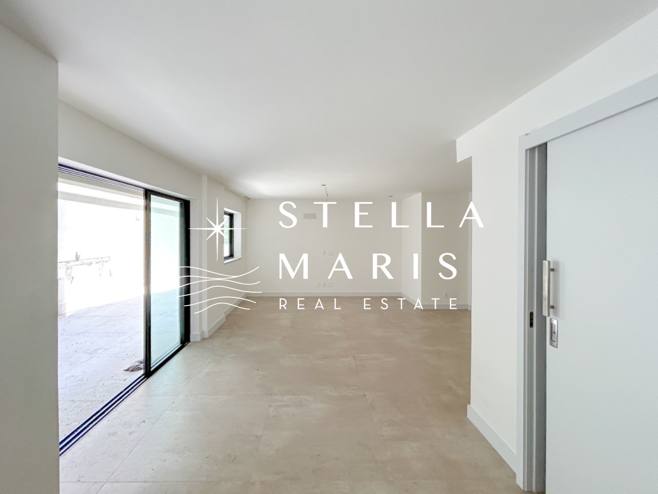 Apartamento à venda com 3 quartos, 198m² - Foto 2