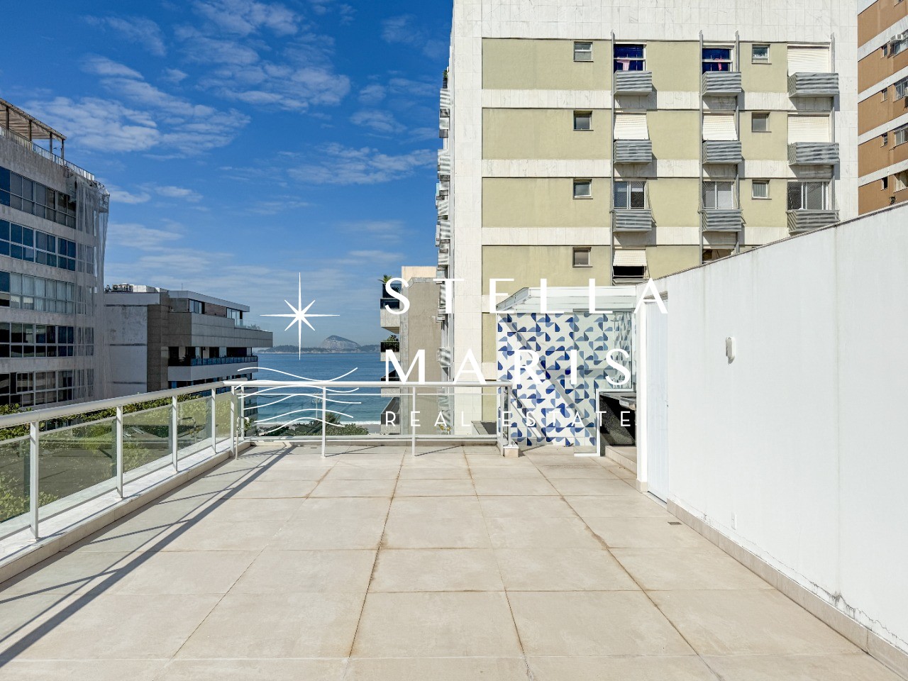 Cobertura à venda com 3 quartos, 330m² - Foto 1
