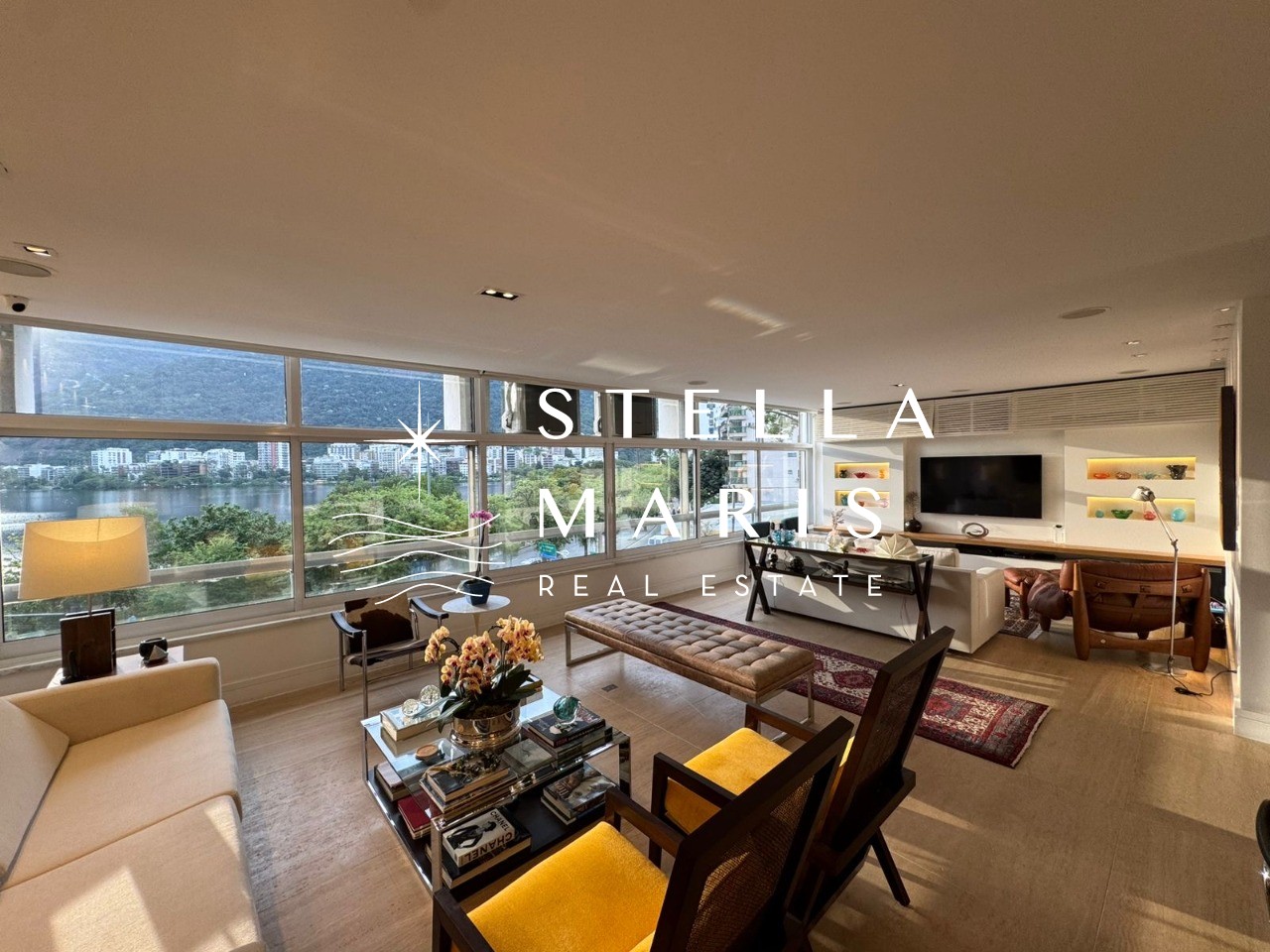 Apartamento à venda com 4 quartos, 210m² - Foto 1