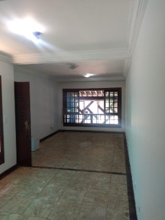 Casa para alugar com 4 quartos, 200m² - Foto 1