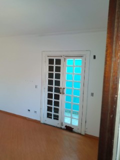 Casa para alugar com 4 quartos, 200m² - Foto 14