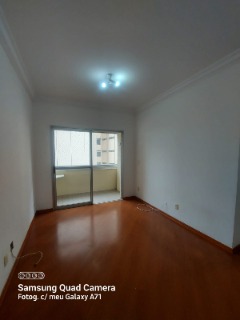 Apartamento à venda com 3 quartos, 70m² - Foto 2