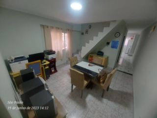 Casa à venda com 3 quartos, 197m² - Foto 2