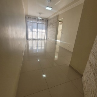 Apartamento à venda com 2 quartos, 70m² - Foto 3