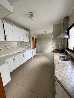 Apartamento à venda com 3 quartos, 130m² - Foto 17