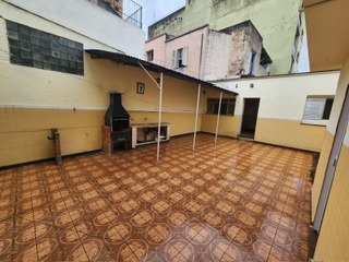 Casa à venda com 3 quartos, 234m² - Foto 1