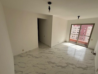 Apartamento à venda com 3 quartos, 63m² - Foto 2