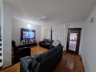 Casa à venda com 3 quartos, 300m² - Foto 2