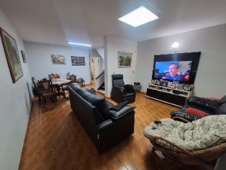 Casa à venda com 3 quartos, 300m² - Foto 1