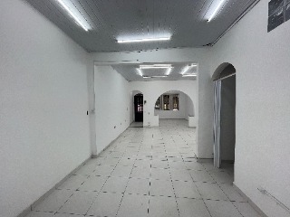 Prédio Inteiro para alugar com 3 quartos, 180m² - Foto 1