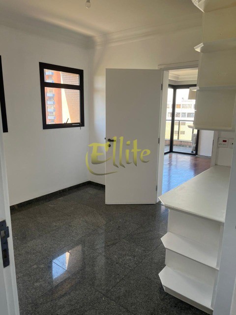 Apartamento para alugar com 4 quartos, 240m² - Foto 4