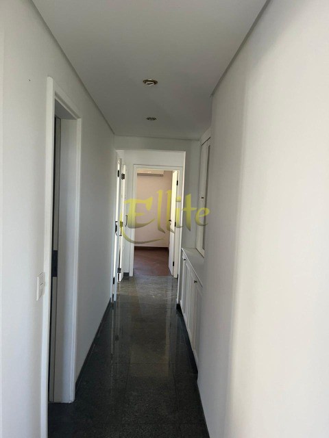 Apartamento para alugar com 4 quartos, 240m² - Foto 7