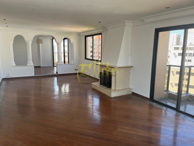 Apartamento para alugar com 4 quartos, 240m² - Foto 1