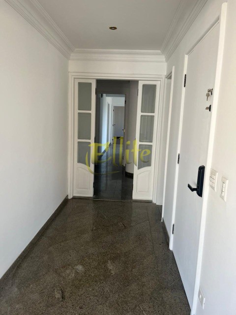 Apartamento para alugar com 4 quartos, 240m² - Foto 8