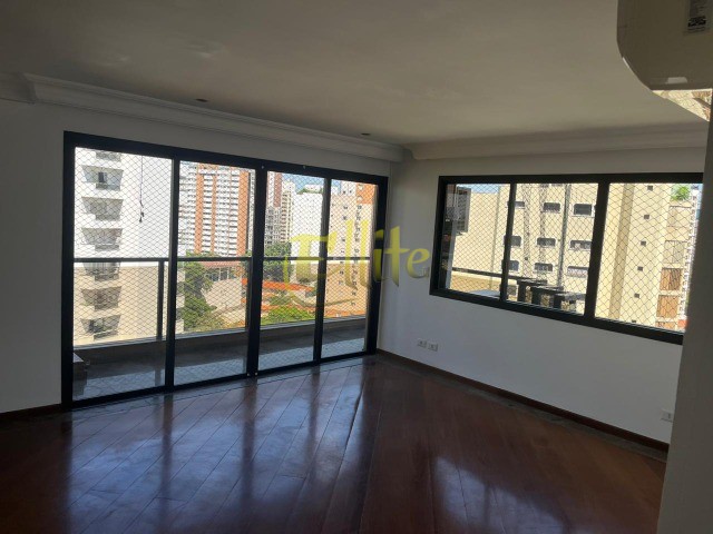 Apartamento para alugar com 4 quartos, 240m² - Foto 2