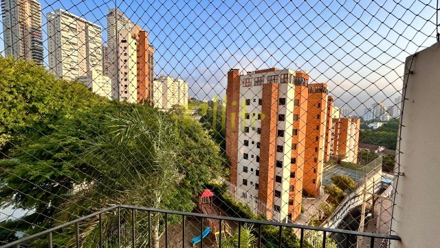 Apartamento à venda com 3 quartos, 64m² - Foto 2