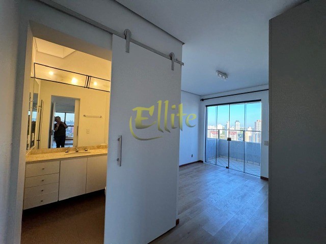 Apartamento para alugar com 2 quartos, 149m² - Foto 13