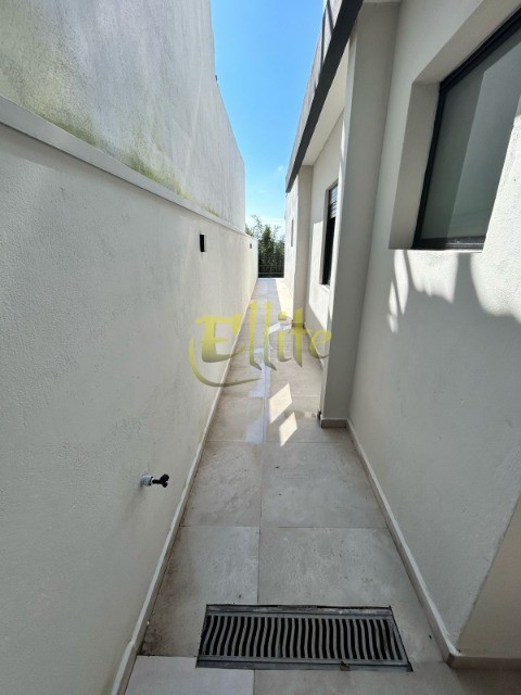 Casa à venda com 3 quartos, 250m² - Foto 14