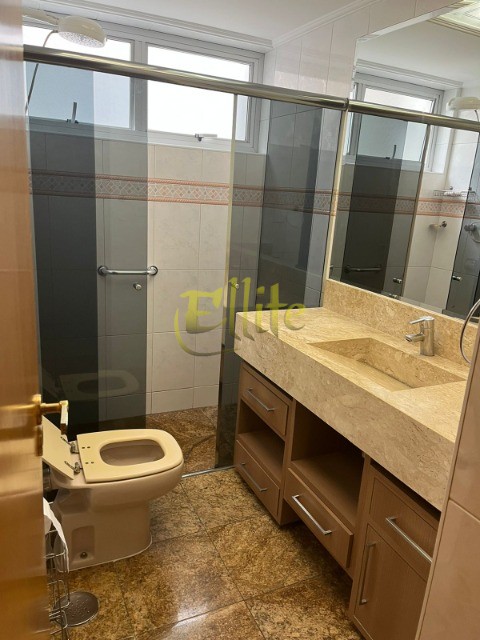 Apartamento para alugar com 3 quartos, 156m² - Foto 23