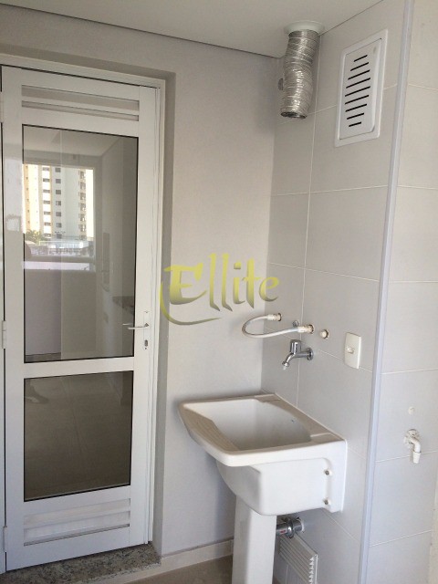 Apartamento à venda com 2 quartos, 69m² - Foto 4