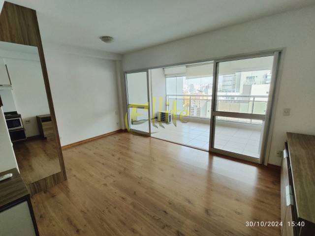 Apartamento para alugar com 1 quarto, 40m² - Foto 13