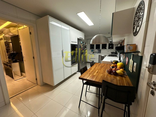 Apartamento para alugar com 4 quartos, 237m² - Foto 19