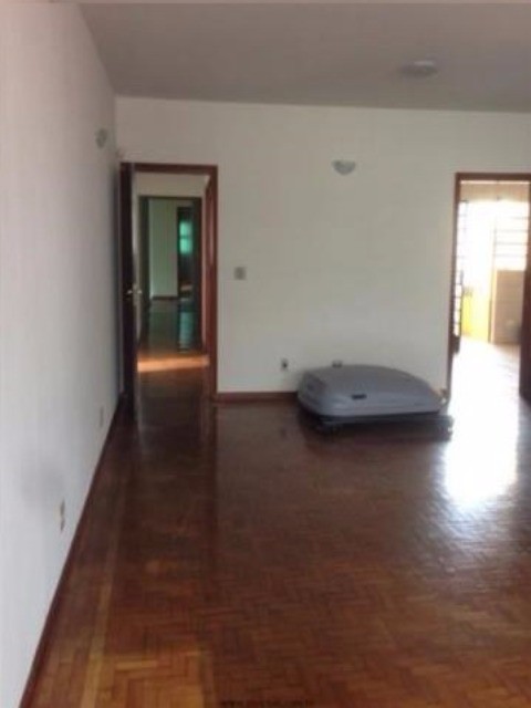 Casa à venda com 3 quartos, 218m² - Foto 2