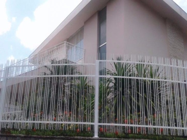 Casa de Condomínio à venda com 3 quartos, 300m² - Foto 1