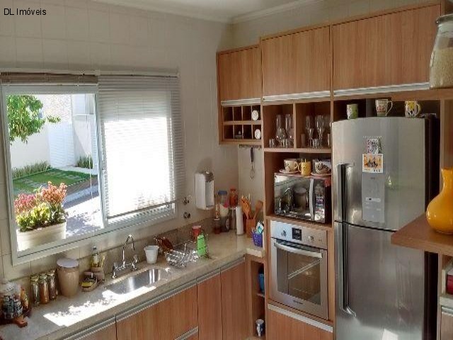 Sobrado à venda com 3 quartos, 120m² - Foto 1