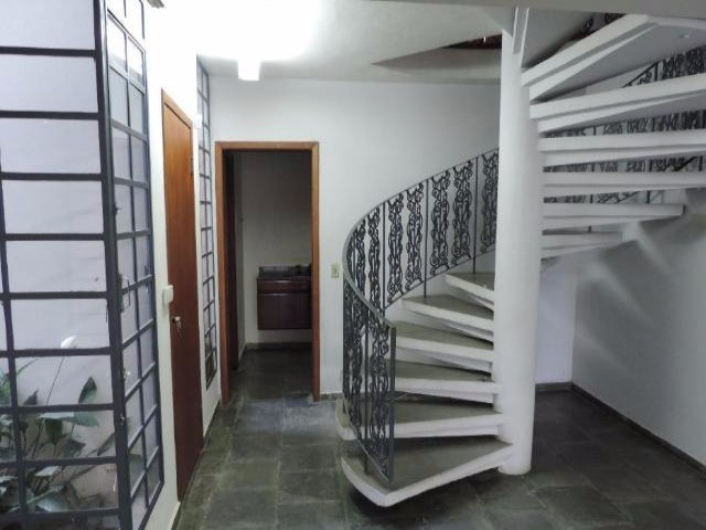 Prédio Inteiro para alugar com 5 quartos, 600m² - Foto 2